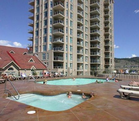 Sunset Waterfront Resort By Kelownacondorentals Dış mekan fotoğraf