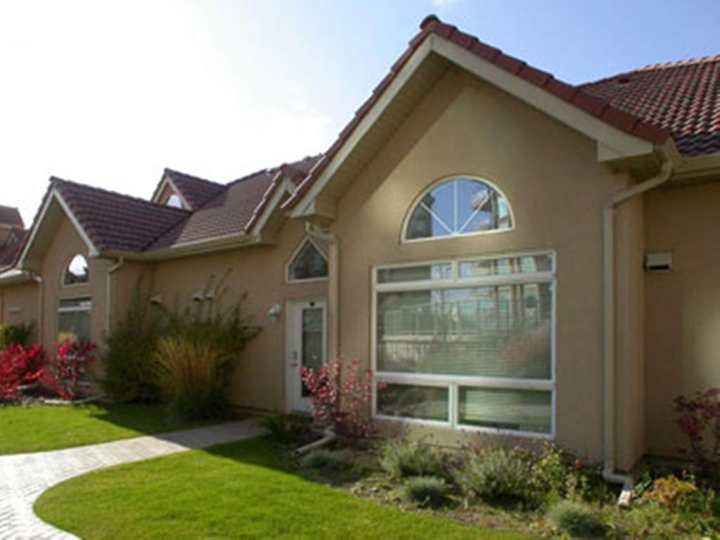 Sunset Waterfront Resort By Kelownacondorentals Oda fotoğraf