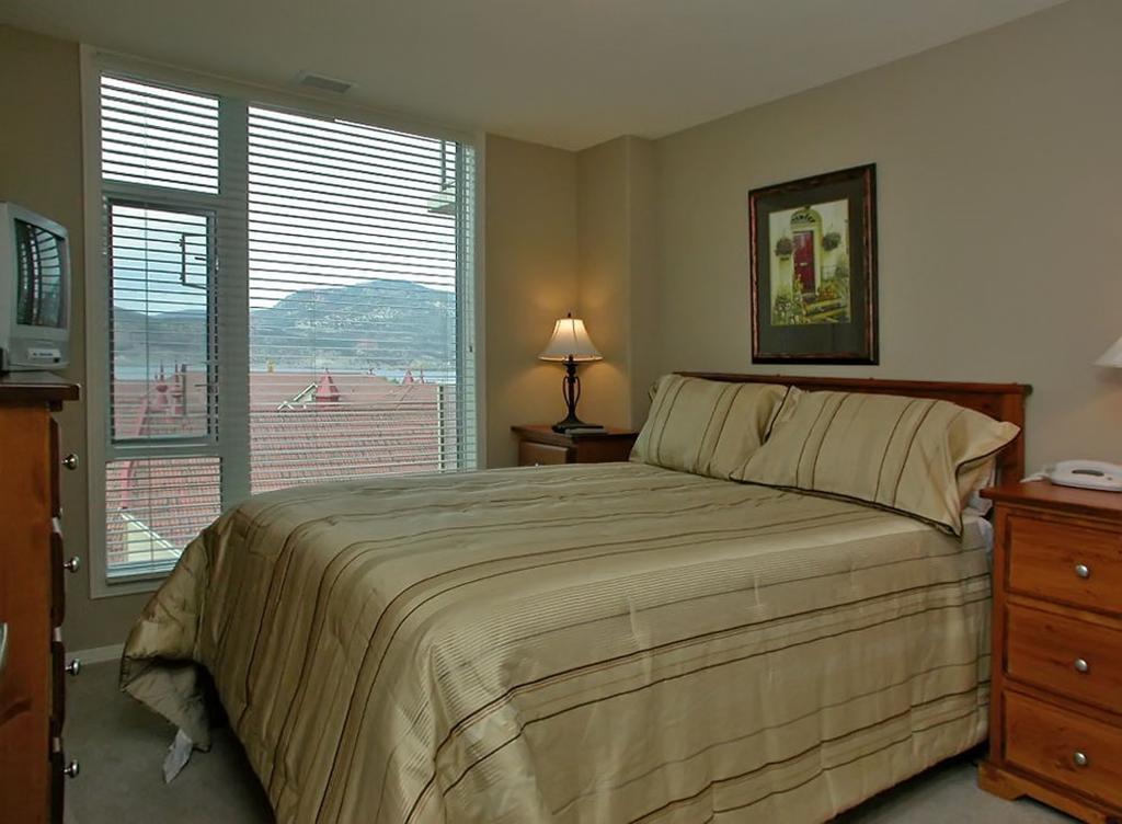 Sunset Waterfront Resort By Kelownacondorentals Dış mekan fotoğraf