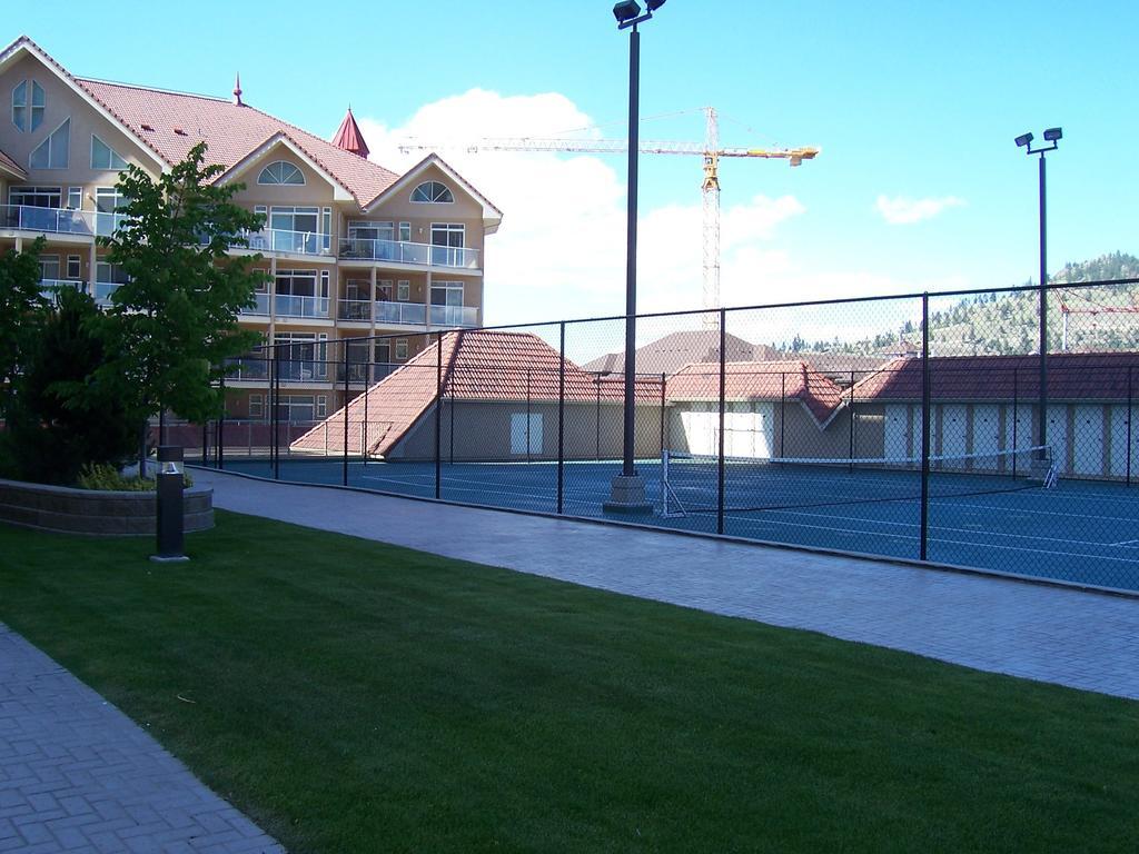 Sunset Waterfront Resort By Kelownacondorentals Dış mekan fotoğraf