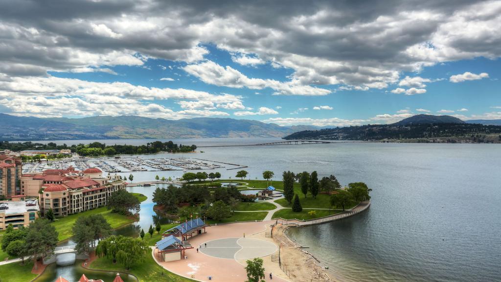 Sunset Waterfront Resort By Kelownacondorentals Dış mekan fotoğraf