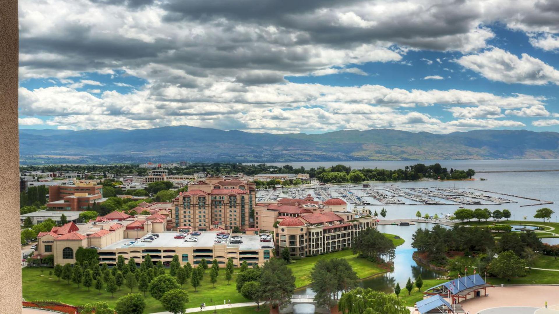 Sunset Waterfront Resort By Kelownacondorentals Dış mekan fotoğraf